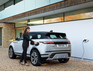 https://www.altherrag.li/assets/components/phpthumbof/cache/range-rover-evoque-plug-in-hybrid-altherr-ag-eschen-ostschweiz-evoque.2c4d0270d9a08877757801f27197d8a7.jpg